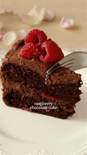 I LOVE this cake ❤️ chocolate raspberry cake #aestheticbaking #asmr