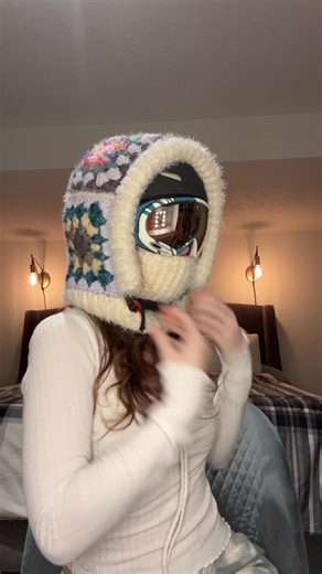 Finished this helmet hood just in time for smowboarding season !! 😼🏂 I’ll be posting a pattern for this on my Etsy this week 🙌 #crochetersoftiktok #snowboard #skiingtiktok #fypage