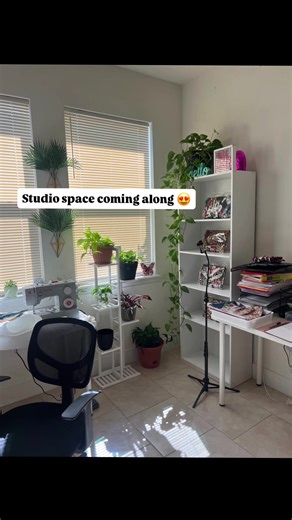 I decided to turn what would’ve been my living room into my studio space instead. The lighting in here is so beautiful. 😍 #handmadebags #clutchesgalore #sewingstudio