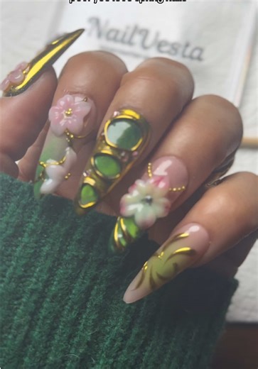 Current fixation: Spring press-on nails from @NailVesta 🌸💐🌷✨ #presson #nails #springnails #almondnails #pressies