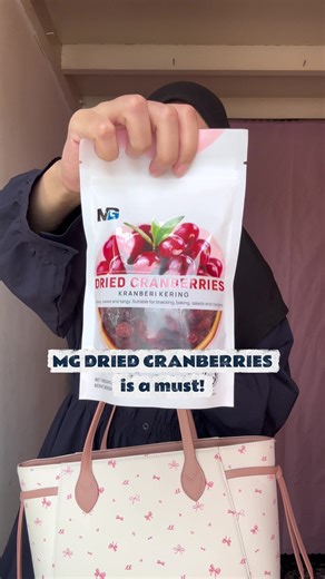 MG cranberry, goodness to bring everywhere😋#cranberry #driedcranberries #snekpremium #healthysnacks #makantanparasabersalah