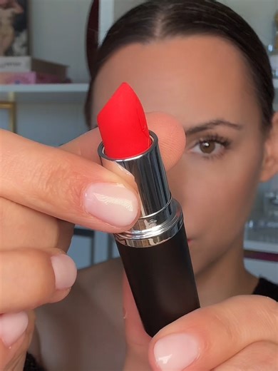 mac red lips 👄 MAC Macximal Matte Lipstick 607 Lady Danger ・ MAC Lip Pencil Cherry ・MAC Lipglass Lip Gloss ♥️ #katjatestet #dealsfürdich #mac #rotelippen #lippenstift #makeup #howto #redlips @maccosmetics