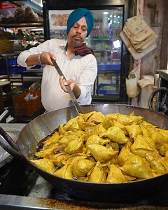 India's One and Only Palak Paneer Samosa 😳 | Harry Uppal