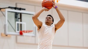 Former Tennessee basketball forward Corey Walker announces transfer to South Florida