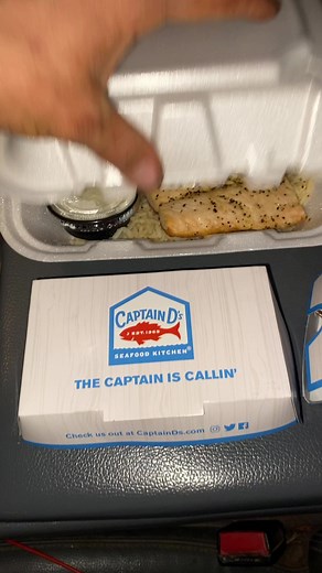 Captain D's Seafood Menu Review: $18 for Salmon, Shrimp, and Crab Cakes