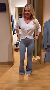 10K views · 3.3K reactions | Comfy leggings 冀 #fblifestyle #leggings #tights #yogapants #athleta | Driving with Melissa | Facebook