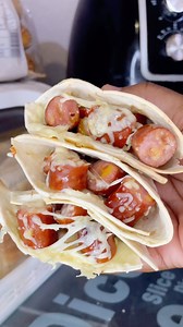 43 reactions · 22 comments | Easy School Lunchbox Idea  Tortillas filled with Chicken, Cheese & Cheese Grillers. #love #lovebox #lunchbox #schoollunchbox #schoollunch #lunchboxideas #foodcontent | Btyful Amanda Fakude | Facebook