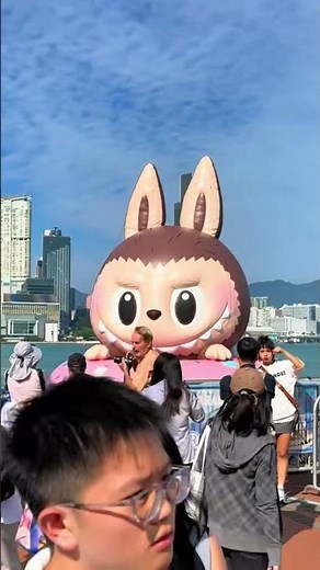 The super-large LABUBU is here