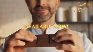 Lindt Dubai Style Milk Chocolate Candy with Pistachio & Kadayif, 5.3 oz. Bar