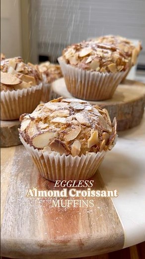 Almond croissant muffins: From the oven into your Parisian daydreams. Flaky, nutty and sooooo good.