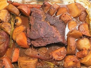 Top Round Roast in the Oven with Potatoes and Carrots 🥩🥔🍠🥕🧅🍷👨‍🍳😀