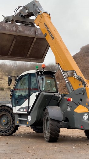 Purvis' Liebherr T60-9S telehandler loading woodchip onto a walking floor | RPA Media