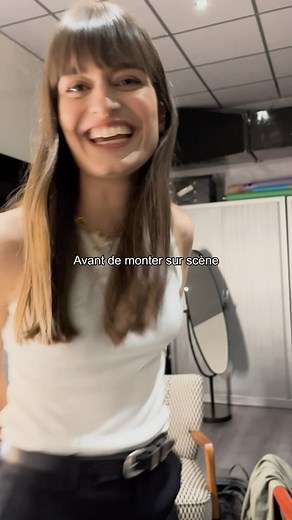 Clara Luciani on Instagram: "Dire qu’ils vont devoir me supporter sur toute la tournée 🫣🤡"