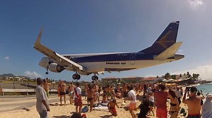 964K views · 3K reactions | Boeing e Airbus nunca estiveram tão perto: na ilha de São Martinho, Caribe. Boeing and Airbus have never been so close: on the island of Saint Martin/Sint Maarten, Caribbean. | Science by Science | Facebook