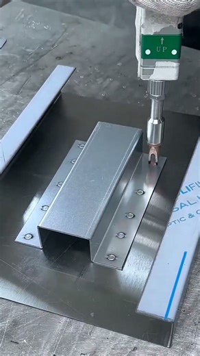 2.0 Stainless Steel Cabinet Reinforcing Ribs l Seamles Welding After Film Removal#5-in-1LaserWelding