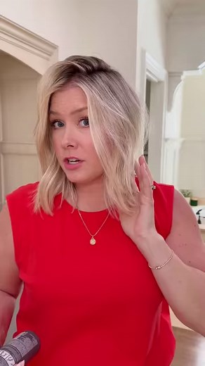 Class 🔟 of Hair Product School! I know I know…dry shampoo. We all pretty much know how to use it, right?! But in this video, I’m answering why it’s different than texture spray and how to use it if you have very oily hair! Find this product and others that may work for your hair type here: https://www.shopltk.com/explore/k8_smallthings/posts/40735894-fe67-11ed-8ab7-0242ac110003 | The Small Things Blog