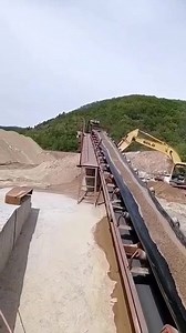 🏭🙋💚 INDUSTRIAL BELT CONVEYOR The silent backbone of material movement. Here's stepwise explanation about the belt conveyor👇 STEP 1️⃣ | What is a Belt Conveyor? A belt conveyor is a mechanical system designed to transport bulk or unit materials continuously from one point to another with minimum energy, manpower, and time. > “If production is the heart of industry, conveyors are its arteries.” STEP 2️⃣ | Key Applications Used wherever continuous material flow is required: 🔹 Cement plants 🔹 