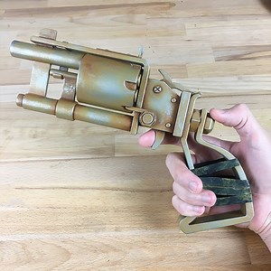 I love the world of Fallout 4 so I built my own Pipe Revolver from scratch in 3D (you can download the model from my website), printed it out in plastic and made it look super old and rusty! 🤠🚀🌵 I'm still super cautious of Fallout 76 though. Is it worth checking out now? | Kamui Cosplay