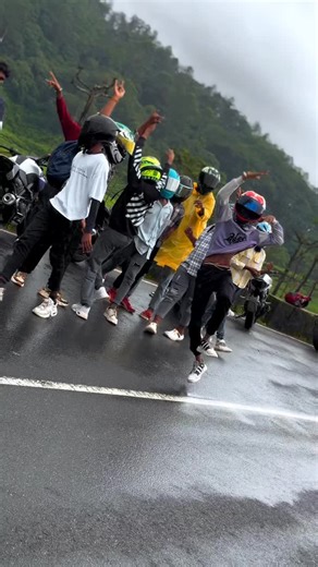 G I R I 🦅 on Instagram: "Katha keka ready da Pun**😹 . . . . #smallbusinessreels #businessgrowth#MustWatch #trendslab #friendship"