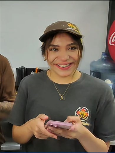 Canjeando cupones 😂🎫 #bromas #risa #humor | cupones