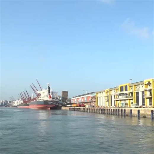 Pure LNG-powered vessel Höegh Australis 5 makes its maiden call at the Port of Mombasa becoming the first LNG-fuelled ship to dock at the Kenya’s main seaport, marking a major milestone toward cleaner, sustainable shipping. 🌍⚓ @highlight