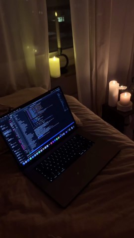 Nicole 🌻 on Instagram: "My favorite setup 👀 Love programming in bead! Its a whole vibe🥺 Personally i am super inefficient with two+ screens 💀 I usually only use my laptops screen and this is because i feel that its more comfortable switching between pages and tabs this way - more screens just distract me 😂 What is your favorite setup? Are you more efficient with several screens or are you like me? 🥺 #softwareengineer #womanintech #developer #engineer #appdeveloper #engineering #macbookpro 