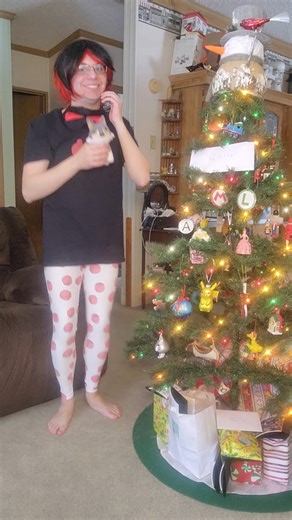 Ruby Rose certainly did a bang up job with the Christmas tree. 😉👍❤️🌹🎁🎅🎄 #rwby #rubyrosecosplay #pajama #pajamacosplay #cosplay | Ackley Attack TV