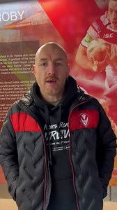 Well done to all the runners taking part in the 14th St Helens 10k this morning 🏃‍♀️ 🏃‍♂️ Here is former Saints captain James Roby wishing them all luck before he kicked off the event and handed out the winning medals🏅👏🏻 | St Helens Star