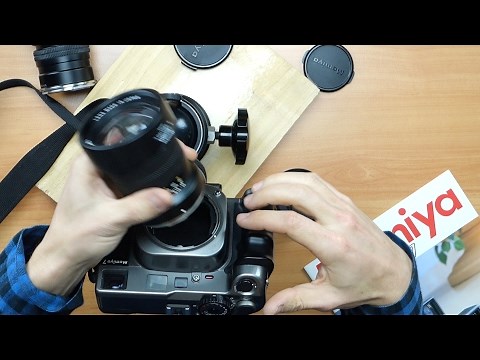 Mamiya 7: Changing lenses