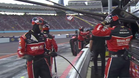 Jesse Love narrowly beats Justin Allgaier off pit road