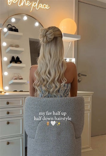 my fav half up half down hairstyle with bun ✨🧋🤍 I always got asked how I do it and it’s actually not difficult to do 🫶🏻 Hope you enjoyed this hair video ! Have a great start into the weekend 💋