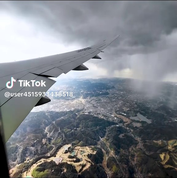 B787雷撃瞬間の衝撃 - 飛行機のダイバート経過