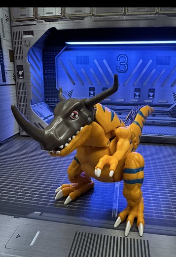 Greymon Digivolves into MetalGreymon Toy Review