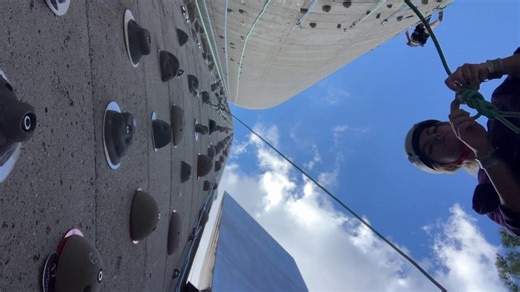 Vidéo. VertiGina à Bordeaux : on vous emmène tester le nouveau complexe d’escalade démesuré des Bassins à flot