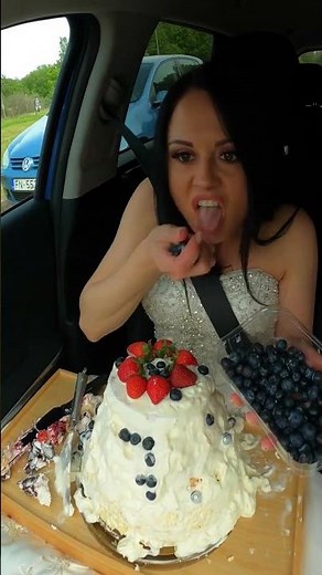 Wedding Disaster Turned DIY Miracle — She Baked the Cake in a Taxi! 🎂🚕💍