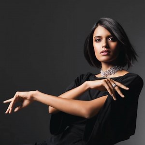 Die letzten Vorbereitungen für die Feiertage stehen an. Welche sind Ihre Fashion Must-haves für ein stilvolles Fest? > bit.ly/f17_EventCollection #madeleinefashion | MADELEINE