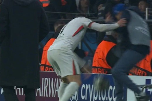 Pedro Neto shoves ball boy in Paris