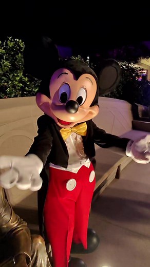 A Much Needed Hug from Mickey at Walt Disney World