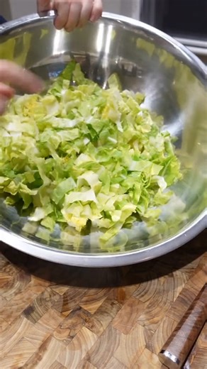 Spring Salads 🌸 Easy Chicken Salad 🥗 #easyrecipe #salad #saladrecipe #springsalad #springrecipes #cookingtiktok #homecooking #cookingbasics #chickenrecipe #cookingtutorial #recipe #homemade #cookingtips #foodtiktok | Thechefziad