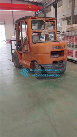 Continue loading containers|PE wood-plastic extrusion production line