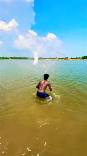 The tools posture for thowing fishing net like 🐠🐟