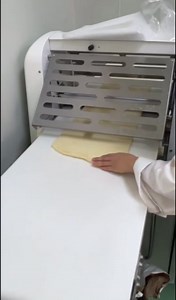 Dough Sheeter Reversible Countertop Dough Sheeter Dough Roller Machine Croissant Pastry Danish Pastry Bakery Roller Puff Pastry Pizza Foldable Dough Rolling Machine 20'' 400W 110V
