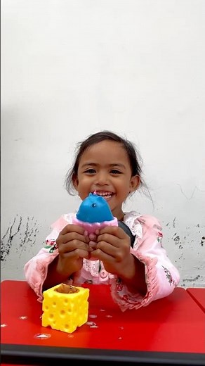 Unboxing mainan tuing tuing