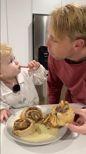 Making cinnamon scrolls with my 2 year old #learningtocook