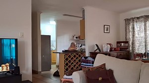 As jou bejaarde moeder kom kuier, dan steek jy haar onmiddellik in die werk voor sy begin dink sy is te oud om haar kant te bring. Die opdrag is om 'n lekker boere-lamskerrie op te tower. | Izak Du Plessis