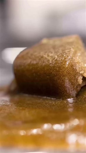 Resin is beautiful ❤️ They say hash making is an art 🎨.. In that case our team has a bunch Picasso's... #lowtempindustries #wolfhash #rosinevolution #solventlesshash #710dabs