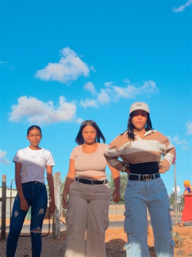 Understanding When a Man Can Taste: Reacting to Status Updates