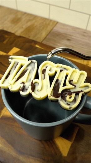 Tasty Japan-人気No.1簡単料理・幸せレシピ on Instagram: "【チョコを入れて素敵なカフェタイム】「味の深みが違う」「試さなきゃ損！」いつものコーヒーを格上げ！チョコレートコーヒー / Chocolate Coffee @tastyjapan 他のレシピもチェック！ 【チョコを入れて素敵なカフェタイム】「味の深みが違う」「試さなきゃ損！」いつものコーヒーを格上げ！チョコレートコーヒー / Chocolate Coffee @tastyjapan 他のレシピもチェック！ コーヒーにチョコを入れると、香りとコクが増しておいしさが格段にUP♡ひとかけら溶かすだけで、簡単にカフェ気分が楽しめるよ！ビター派もミルク派も、好みのチョコで自分だけの一杯を作ってみて！寒い日やちょっと休憩したいときにぴったりなチョココーヒーで、至福のひとときを！ #tastyjapan #チョコレート #カフェモカ #3Dプリンター"