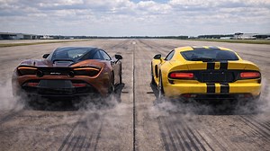 1,150 HP twin turbo Dodge Viper GTS vs McLaren 720S drag race