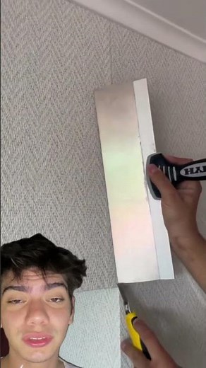 Instale papel de parede sem vincos! Aprenda a técnica de acabamento perfeito!